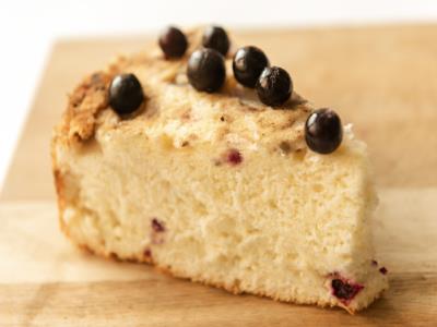 Шарлотка со смородиной