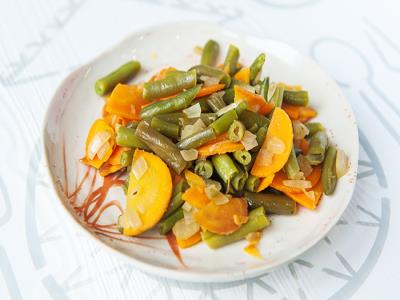 Фасоль стручковая с морковью