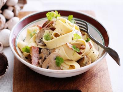 Лингвини с шампиньонами и беконом