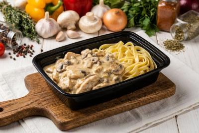 Свинина под сливочно-грибным соусом+макароны