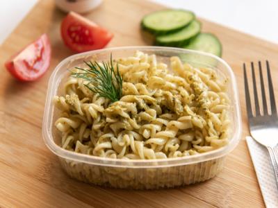 Макароны с соусом песто